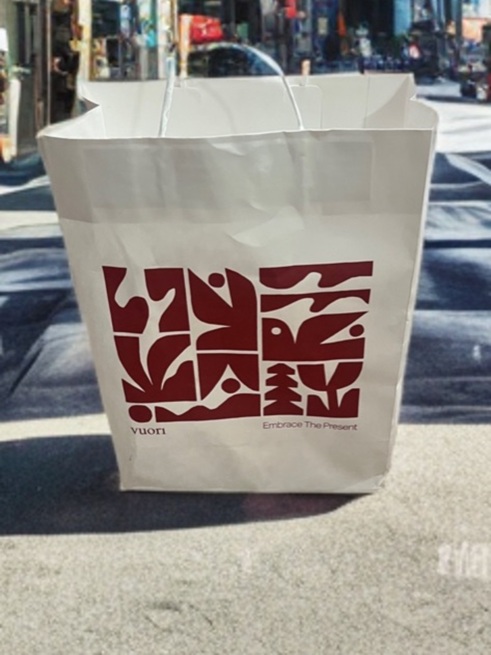 Vuori White Bag with Red Abstract Design